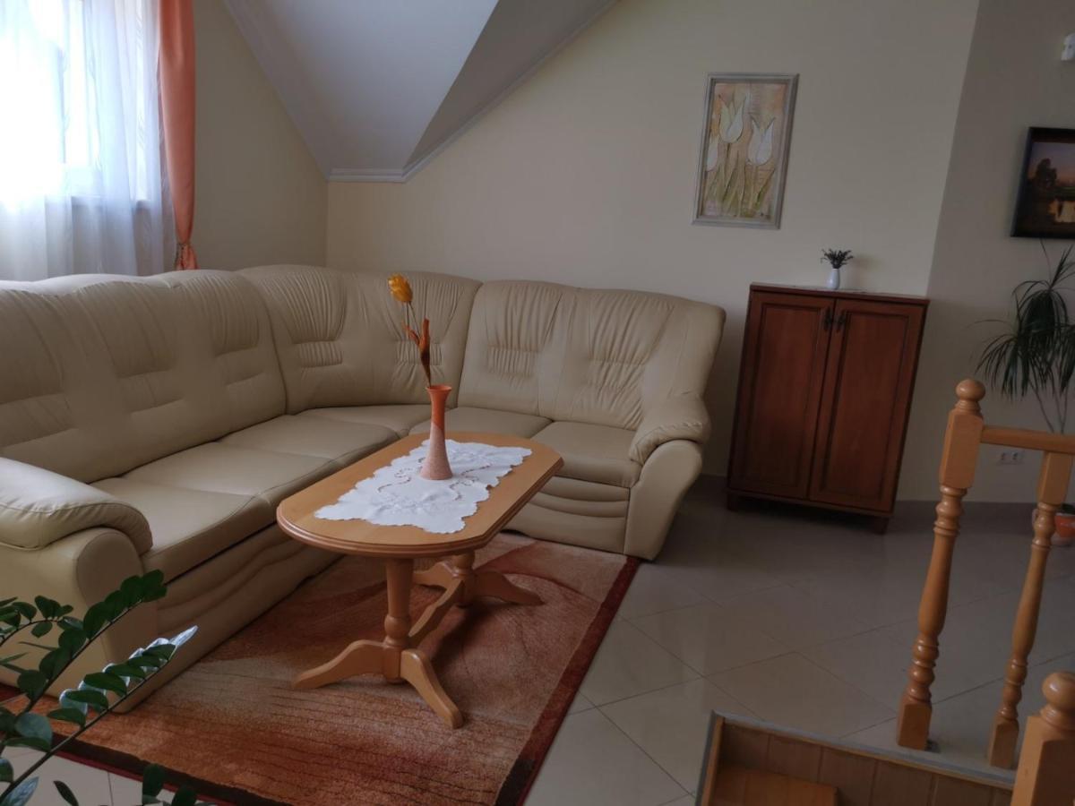 Hotel Harmonia Panzio à Sárospatak Extérieur photo