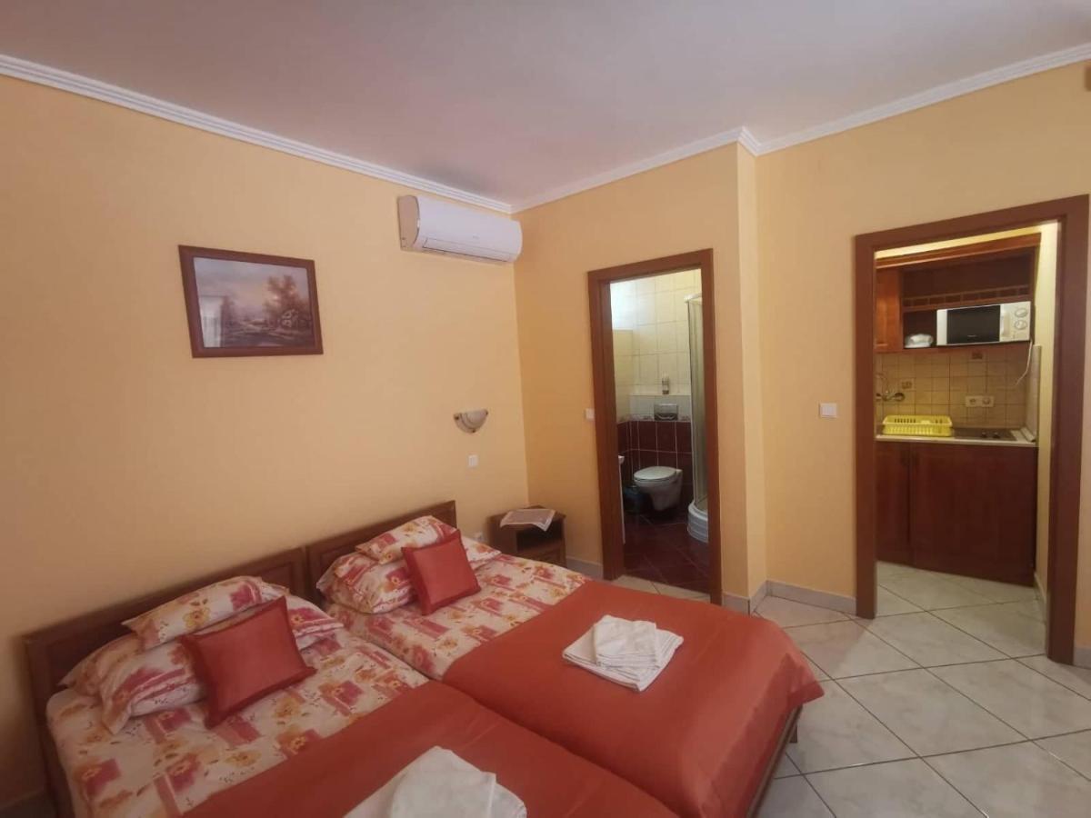 Hotel Harmonia Panzio à Sárospatak Extérieur photo