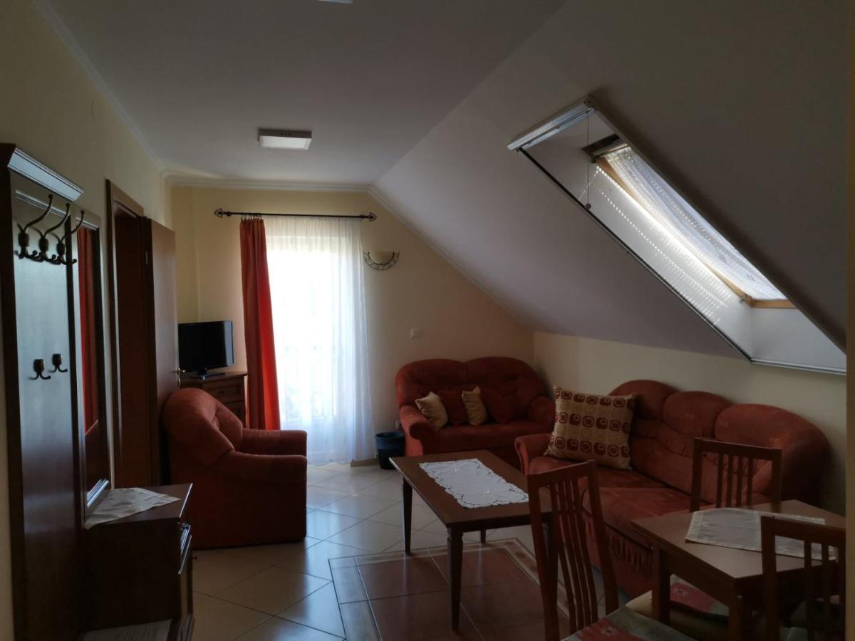 Hotel Harmonia Panzio à Sárospatak Extérieur photo