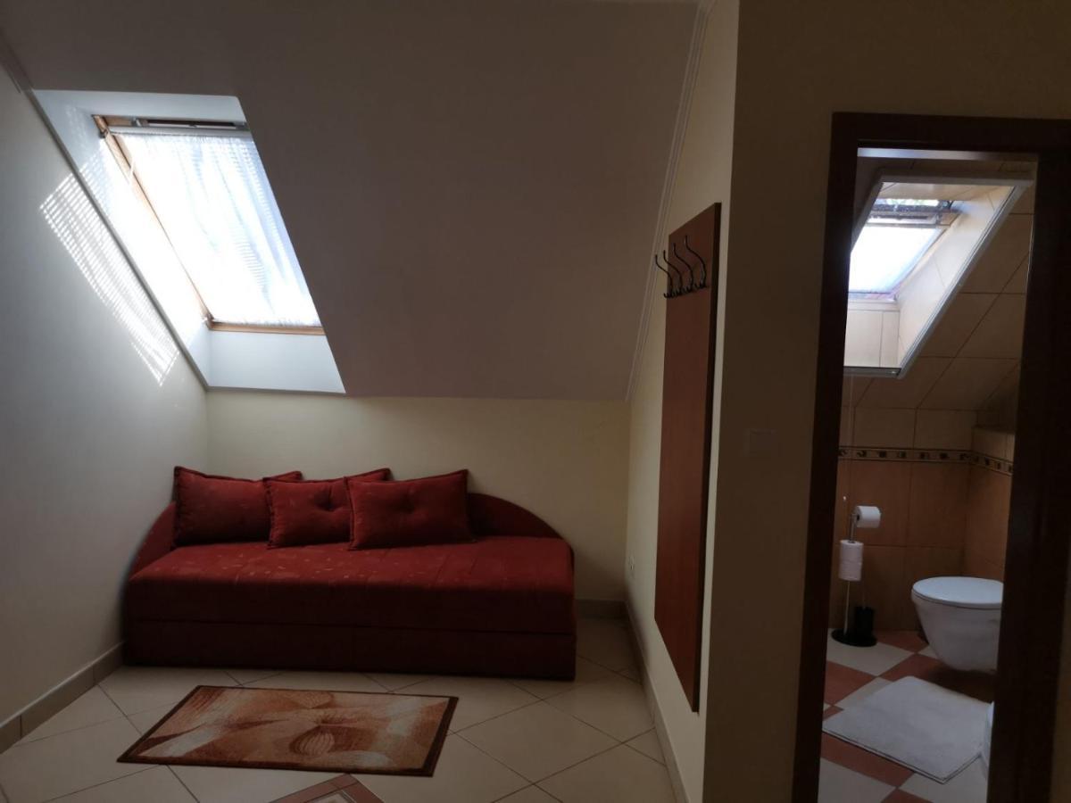 Hotel Harmonia Panzio à Sárospatak Extérieur photo