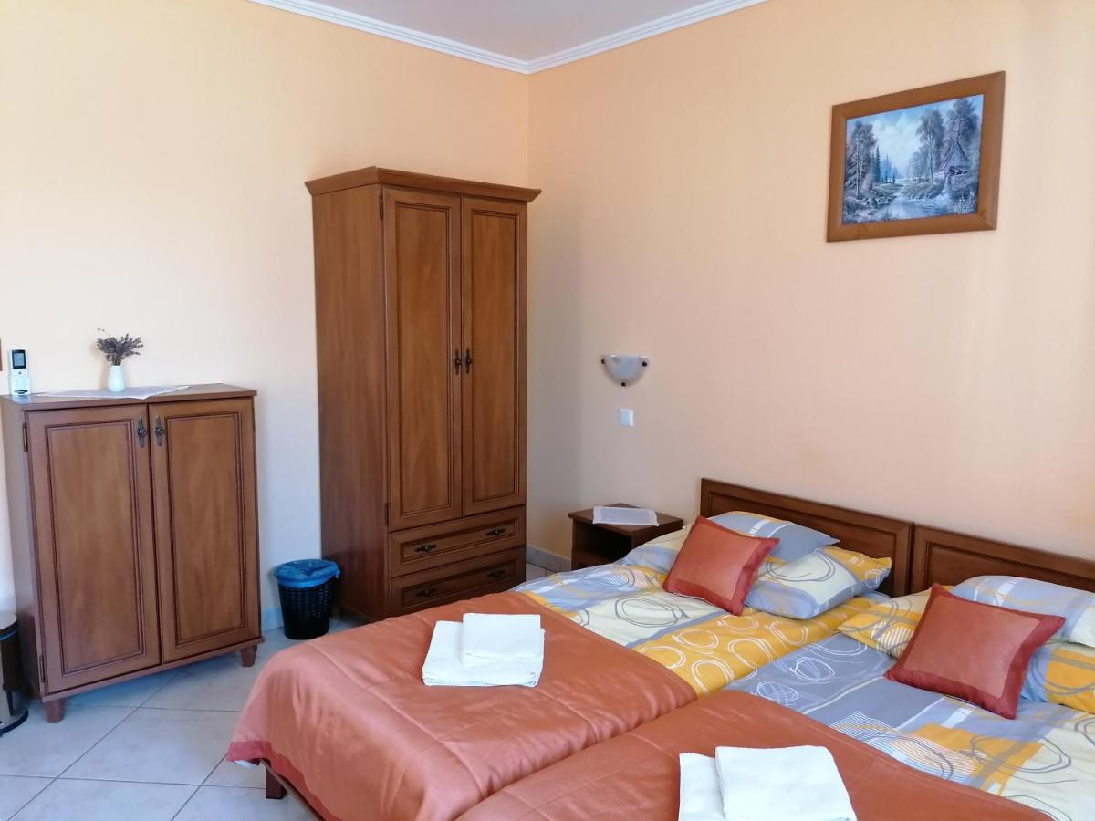 Hotel Harmonia Panzio à Sárospatak Extérieur photo