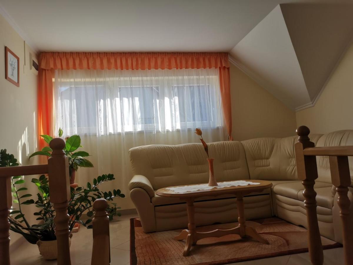 Hotel Harmonia Panzio à Sárospatak Extérieur photo