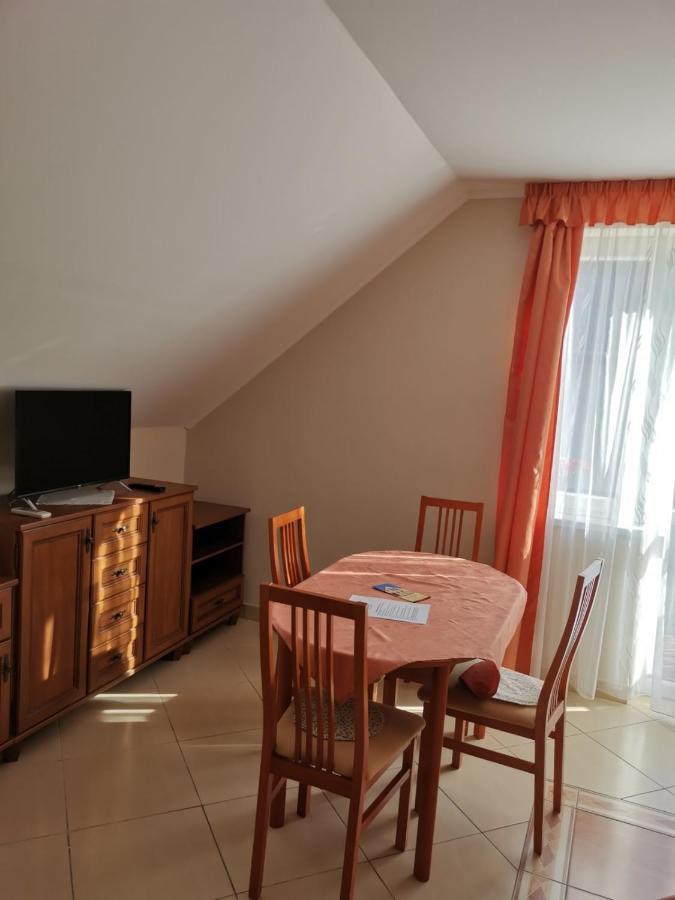 Hotel Harmonia Panzio à Sárospatak Extérieur photo