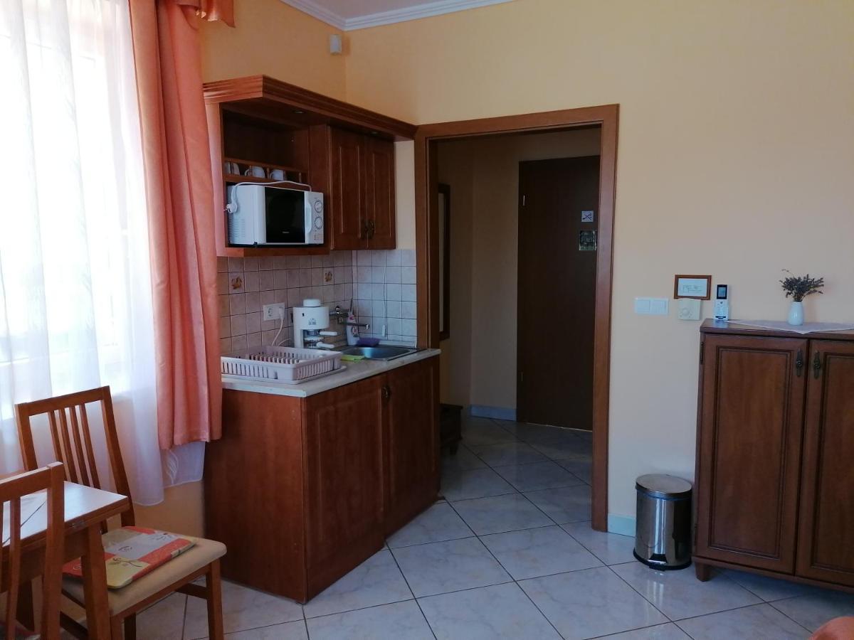 Hotel Harmonia Panzio à Sárospatak Extérieur photo