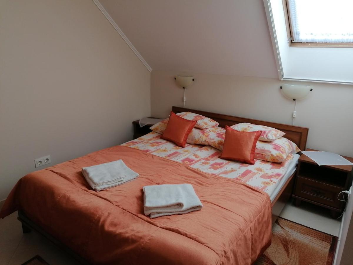 Hotel Harmonia Panzio à Sárospatak Extérieur photo