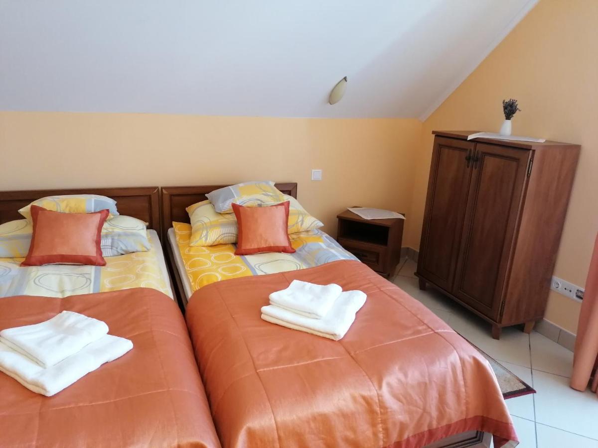 Hotel Harmonia Panzio à Sárospatak Extérieur photo